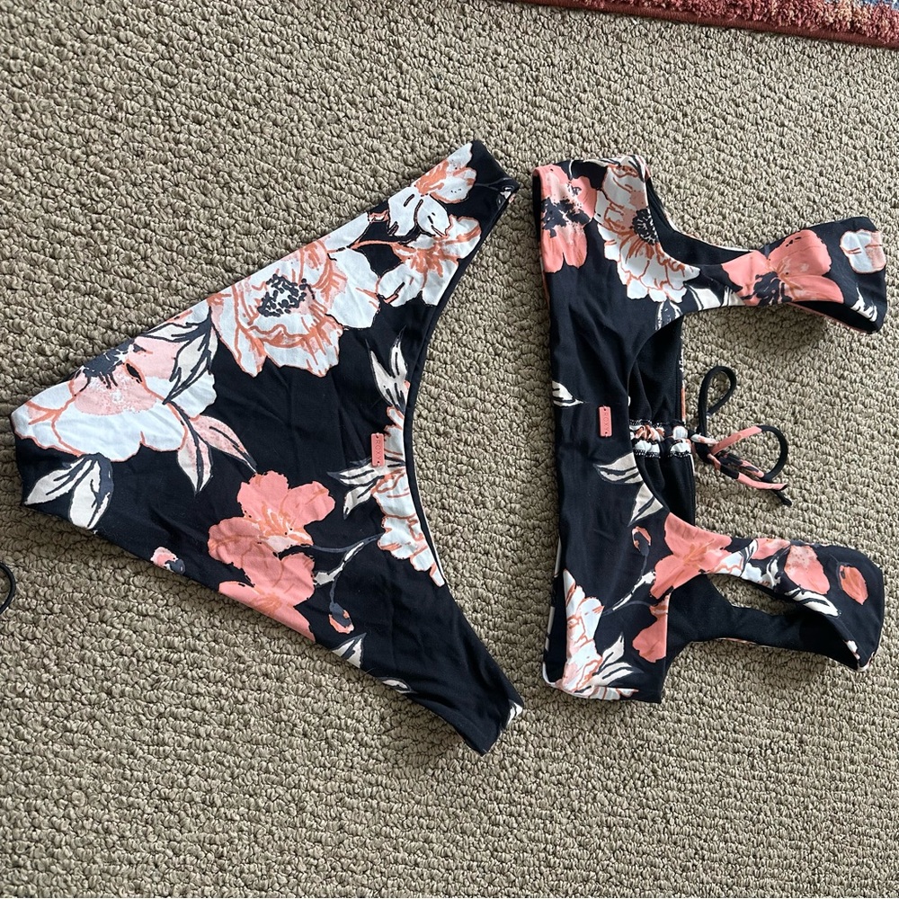 Roxy bikini - Picture 2 of 3
